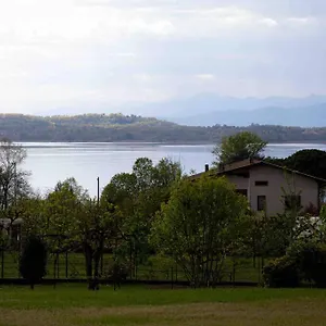 Apartment Vista Lago-appartamento Funzionale Con Vista, Varese